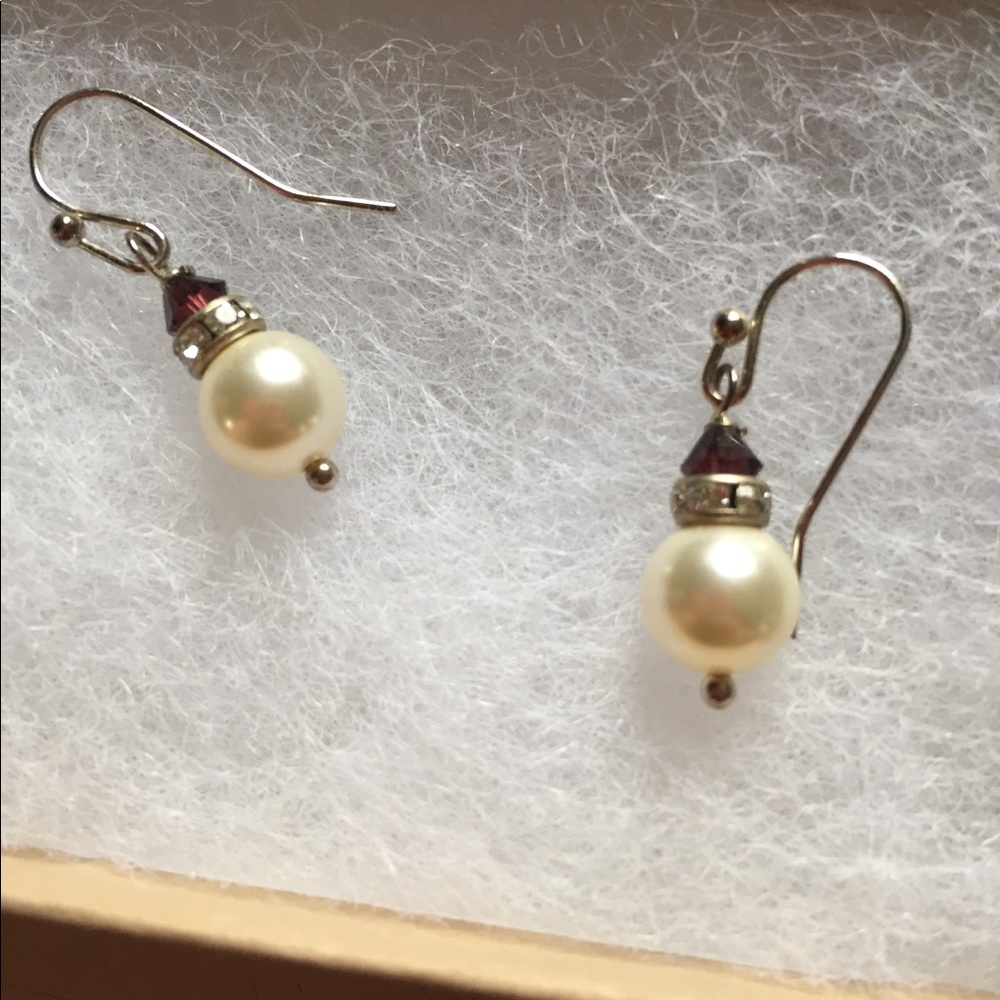 Faux pearl dangling earrings